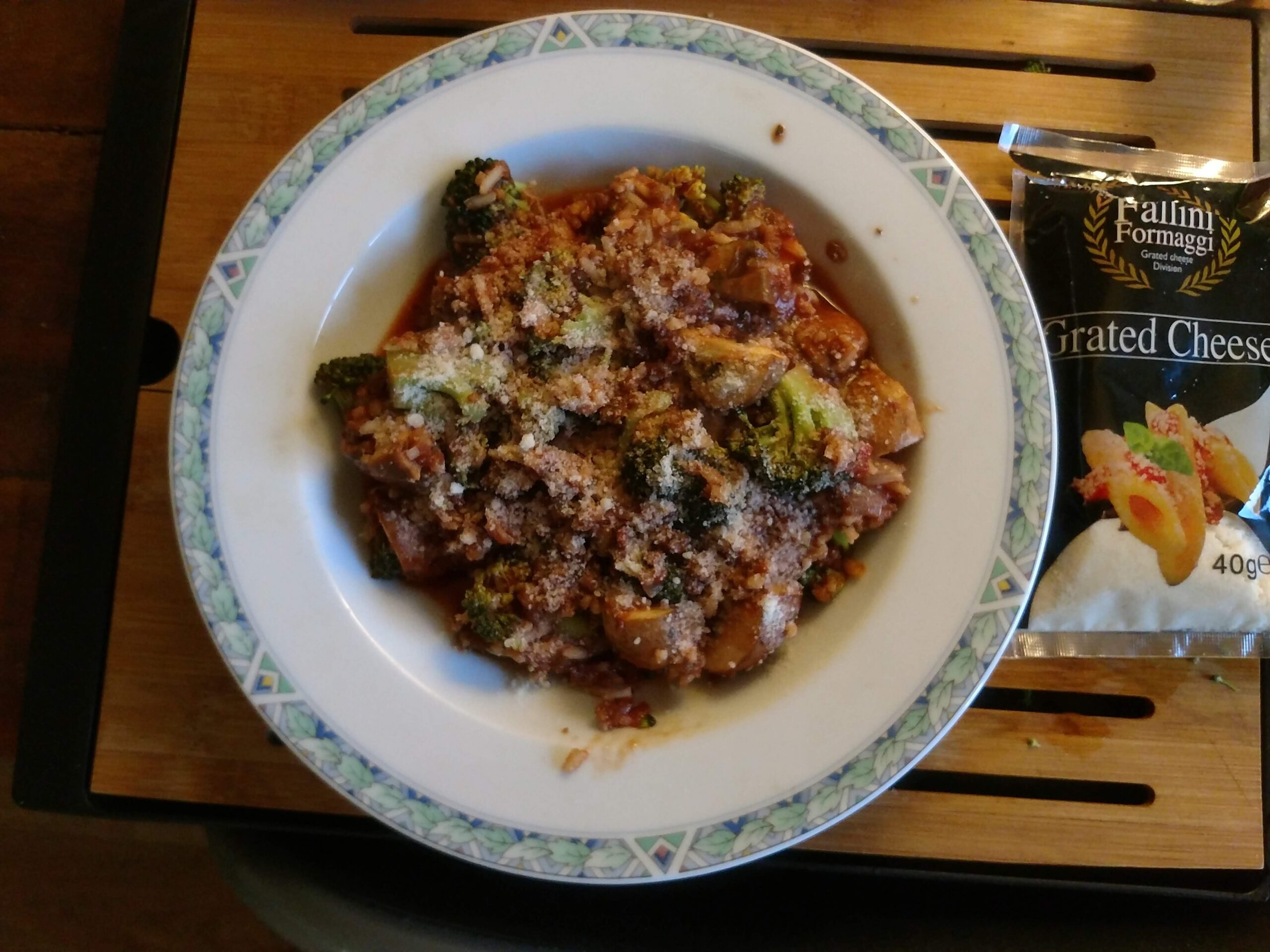 Zilvervliesrijst met broccoli in tomatensaus